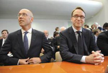 El miembro del Consejo Ejecutivo del Banco Central Europeo (BCE), Joerg Asmussen (i), y el presidente del Bundesbank, Jens Weidmann, en Karlsruhe (Alemania). EFE/Archivo