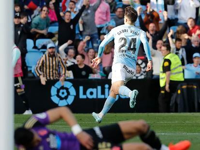 El centrocampista del Celta de Vigo Gabri Veiga celebra tras anotar el 3-0 ante Real Valladolid.