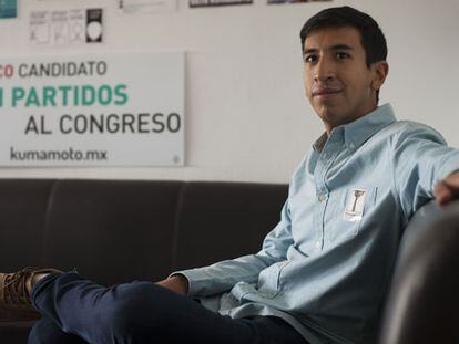 El candidato Pedro Kumamoto, en su casa de campaña.