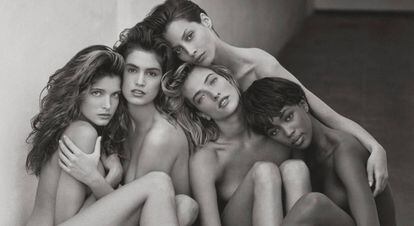 Stephanie Seymour, Cindy Crawford, Christy Turlington, Tatjana Patitz y Naomi Campbell en 1989. Una imagen del fotógrafo Herb Ritts.