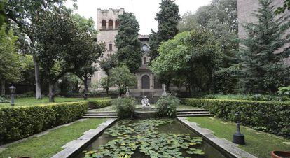 Rincón del jardín de la casa de Muñoz Ramonet en Barcelona.