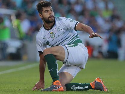 Araujo, durante un partido con Santos Laguna.