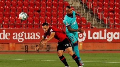 Arturo Vidal marca el primer gol del Barcelona ante el Mallorca.