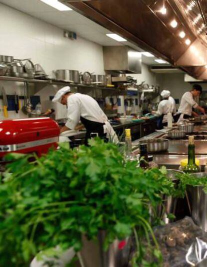 Cocinas de una empresa de comida.