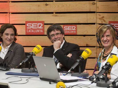 Ada Colau, Carles Puigdemont i Gemma Nierga, al programa 'Cap nen sense joguina'.