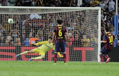 Messi lanza el penalti al larguero.