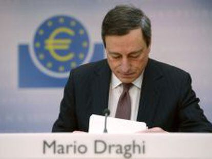 El presidente del Banco Central Europeo (BCE), Mario Draghi, comparece en una rueda de prensa posterior al consejo de gobierno del organismo, en Fr&aacute;ncfort del Meno, Alemania.