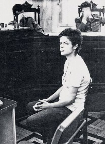 Dilma Rousseff, ante los militares en 1970.