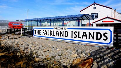 La principal localidad de las islas Malvinas, Puerto Argentino (Stanley en inglés), en abril de 2016.