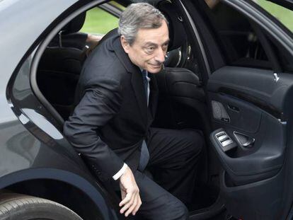 Mario Draghi, presidente del BCE, llega a la reunión informal de los ministros de economía de la UE el pasado viernes. 