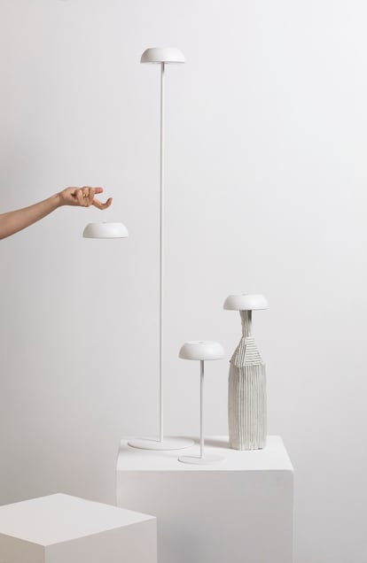 Racional y orgánico. Tendencias que triunfan este año en el interiorismo. Lámpara Float, de Mario
Alessiani para Axolight.