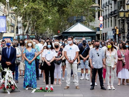 Familiares de las víctimas del 17-A, en La Rambla en el cuarto aniversario de los ataques.