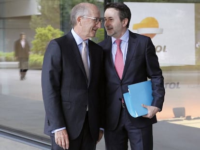 Antonio Brufau, presidente de Repsol y el consejero delegado, Josu Jon Imaz, en la sede de Repsol.