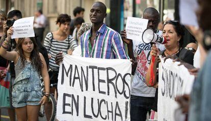 Una protesta de manteros en Barcelona.