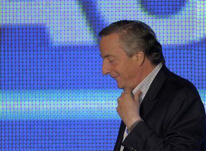 Néstor Kirchner en el momento de reconocer su derrota en las elecciones del Congreso.