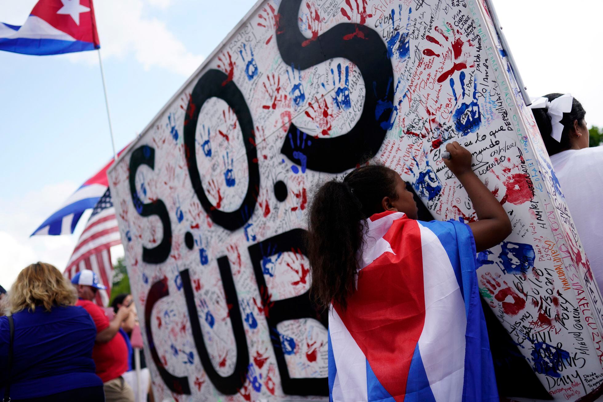 Cubanoestadounidenses se manifiestan frente a la Casa Blanca el 17 de julio con el lema de las protestas #SOSCuba.