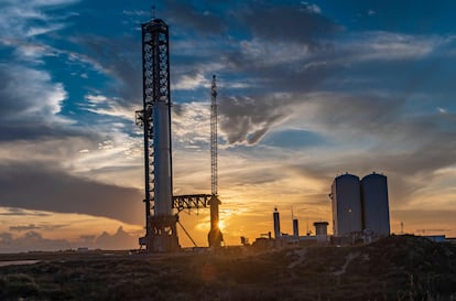La plataforma de lanzamiento de Space X en Boca Chica Beach, Texas, EE UU.