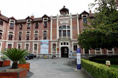 Entrada del hospital de Basurto, en Bilbao, en una imagen tomada en 2020.