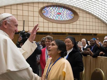 Francisco: El Papa en su reunión este jueves con las madres superioras.