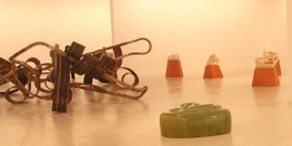 Piezas de la exposición de Richard Deacon en el CAC Málaga.