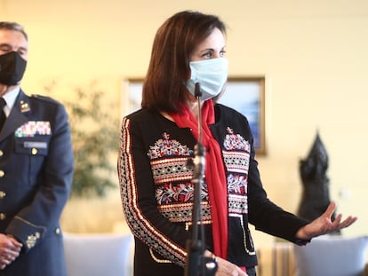 La ministra de Defensa, Margarita Robles, junto al Jemad, el general Miguel Ángel Villarroya.