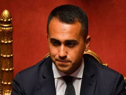 En la fotografía, el líder del Movimiento 5 Estrellas, Luigi di Maio, en el Senado italiano el martes. En el vídeo, Silvio Berlusconi y Nicola Zingaretti comparecen tras la reunión con Sergio Mattarella este jueves.