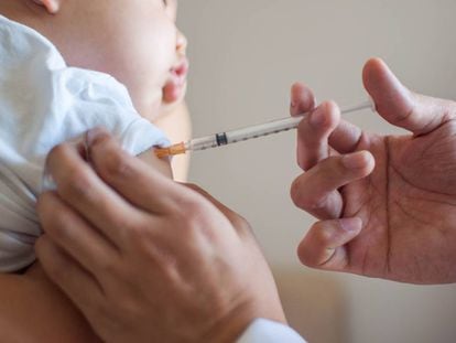Castilla y León se une a Canarias y financiará la vacuna contra la meningitis B