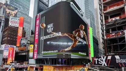 Publicidad del FC Barcelona en una pantalla en Nueva York.