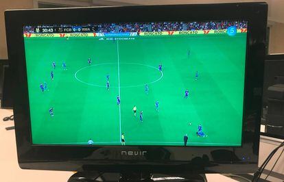 El partido entre el Barcelona y el Real Madrid, por televisi&oacute;n.