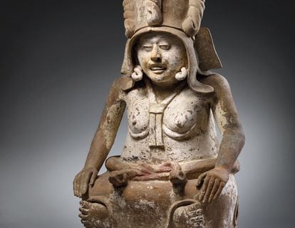 Estatua de la diosa Cihuateotl subastada en Christie's por 12 millones de pesos.