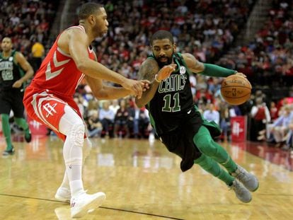 Kyrie Irving, ante Eric Gordon, en un Celtics-Rockets.