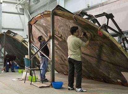 Un equipo de restauradores mexicanos y argentinos trabaja en Buenos Aires en el mural <i>Ejercicio Plástico </i>de David Alfaro Siqueiros.