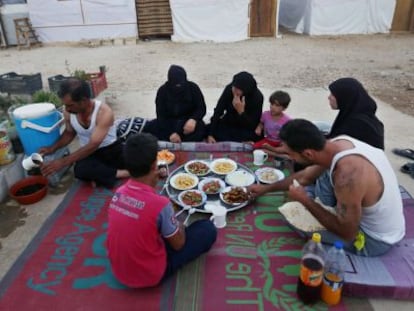 Una familia de refugiados sirios en Líbano, en una imagen de archivo.