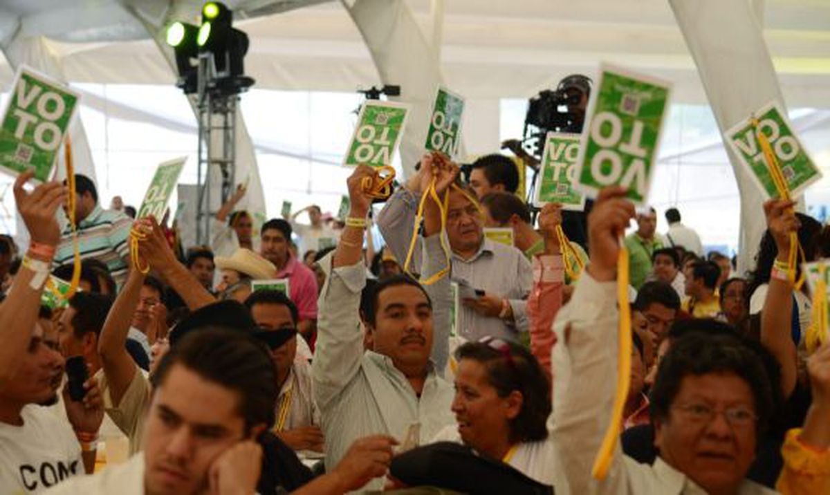 La izquierda mexicana, dividida por su permanencia en el Pacto por México Internacional EL PAÍS La izquierda mexicana, dividida por su permanencia en el Pacto por México Internacional EL PAÍS
