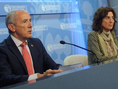 El portavoz del Gobierno Josu Erkoreka y la consejera de Educación, Cristina Uriarte.