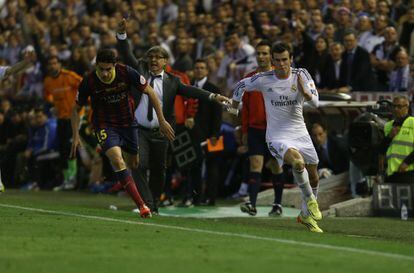 Bale se marcha de Barta en la jugada del segundo gol