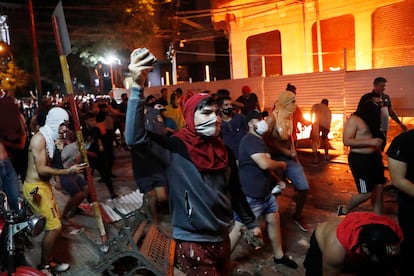 Una imagen de las protestas en Asunción (Paraguay) en contra del Gobierno de Mario Abdo Benítez.