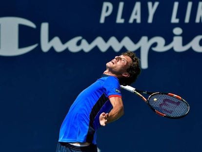 Carre&ntilde;o sirve en la final de Winston-Salem, recientemente.