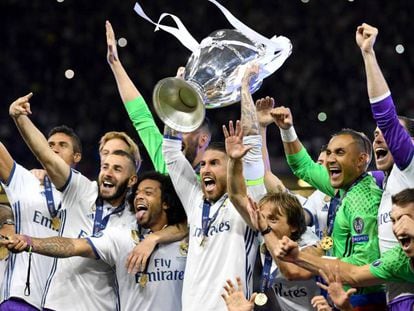 Ramos levanta el trofeo de la Champions en Cardiff. Vídeo: celebración madridista en Cibeles.