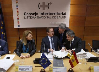 D'esquerra a dreta, Susana Camarero (secretària d'Estat de Serveis Socials i Igualtat), Alfonso Alonso (ministre de Sanitat), Agustín Rivero (director general) i Rubén Moreno (secretari general de Sanitat), al Consell Interterritorial de Sanitat celebrat dijous a Madrid.