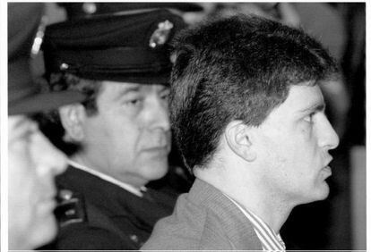 Manuel Gonz&aacute;lez, el loco del ch&aacute;ndal, durante su juicio en 1997. 
