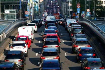 Traffic jam in one of the main arteries of Brussels (Belgium), in a file image.