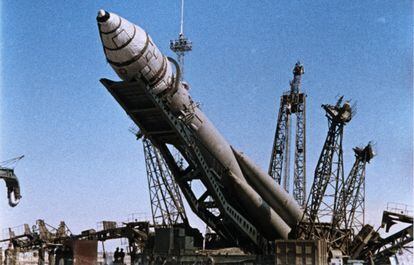 Un cohete soviético preparado preparado para el despegue en 1961. 