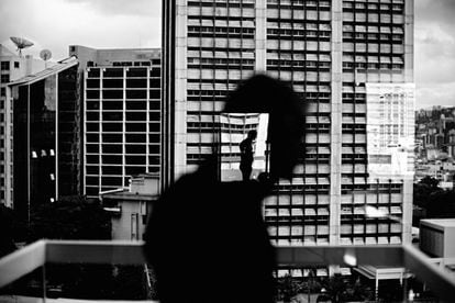 &#039;Reflejo en una ventana de Altamira&#039; (Caracas), del fot&oacute;grafo Christopher Anderson.