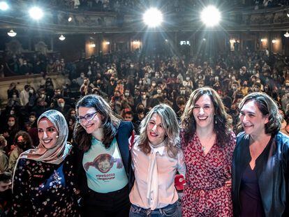 Fatima Hamed Hossain, Mònica Oltra, Yolanda Díaz, Mónica García y Ada Colau, el pasado 13 de noviembre en Valencia.