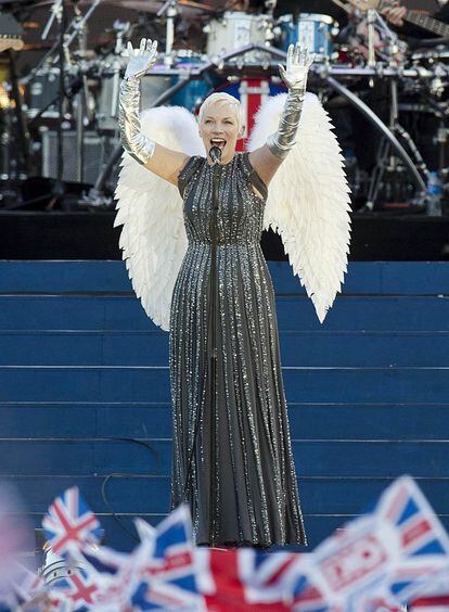 En 2012, la artista actuó en Londres durante el Concierto del Jubileo de Diamantes, celebrado frente al Palacio de Buckingham.