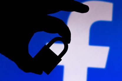La red social ha recibido una orden preliminar que establece que la compañía ya no podrá enviar los datos de sus usuarios europeos a sus servidores de Estados Unidos.