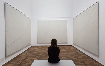 El tríptico 'Pintura sobre fondo blanco para la celda de un solitario I, II, III', de Joan Miró (1968).