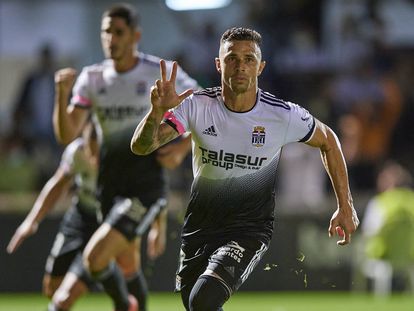 Rubén Castro celebra un gol con el Cartagena esta temporada. / SILVESTRE SZPYLMA