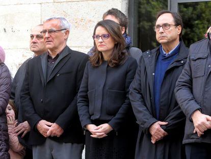 Concentraci&oacute;n frente al Palau de la Generalitat contra el asesinato machista registrado el viernes 22.